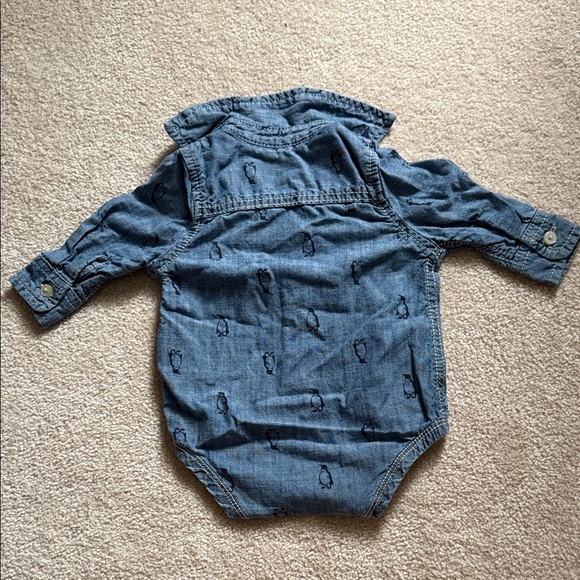 Baby B’gosh Blue Jean Baby One Piece with Penguin pattern - Picture 2 of 5